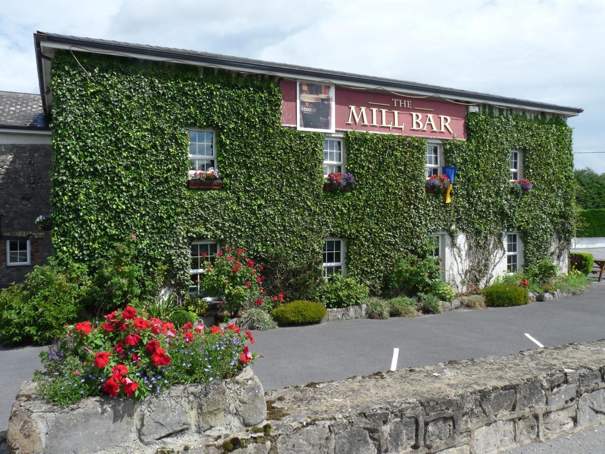 The Mill Bar Bed & Breakfast Атлоун Екстериор снимка